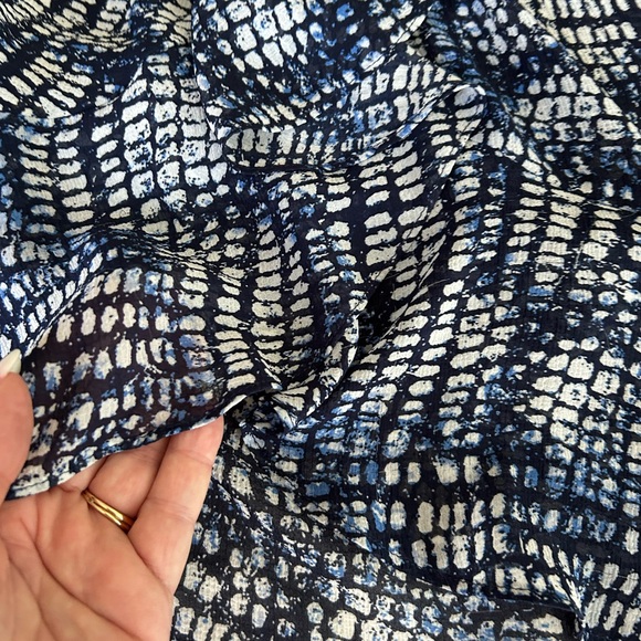 Daisy Fuentes Blue, and White Patterned Sleeveless Top - Picture 5 of 9